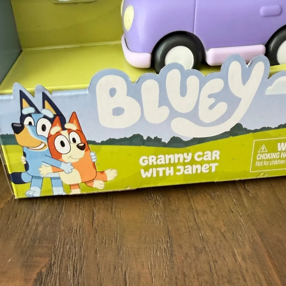 Bluey Mini 4WD and Granny Car Playset. New in package.